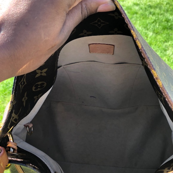 Louis Vuitton Artsy MM - Picture 7 of 9